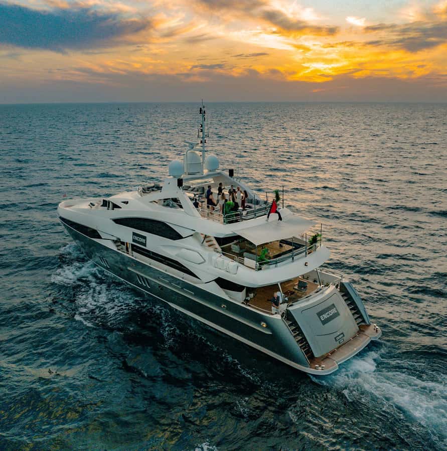 Sunseeker Superyacht: VIP Dinner, Premium Drinks& Live Music - The day sailing and swimming stop