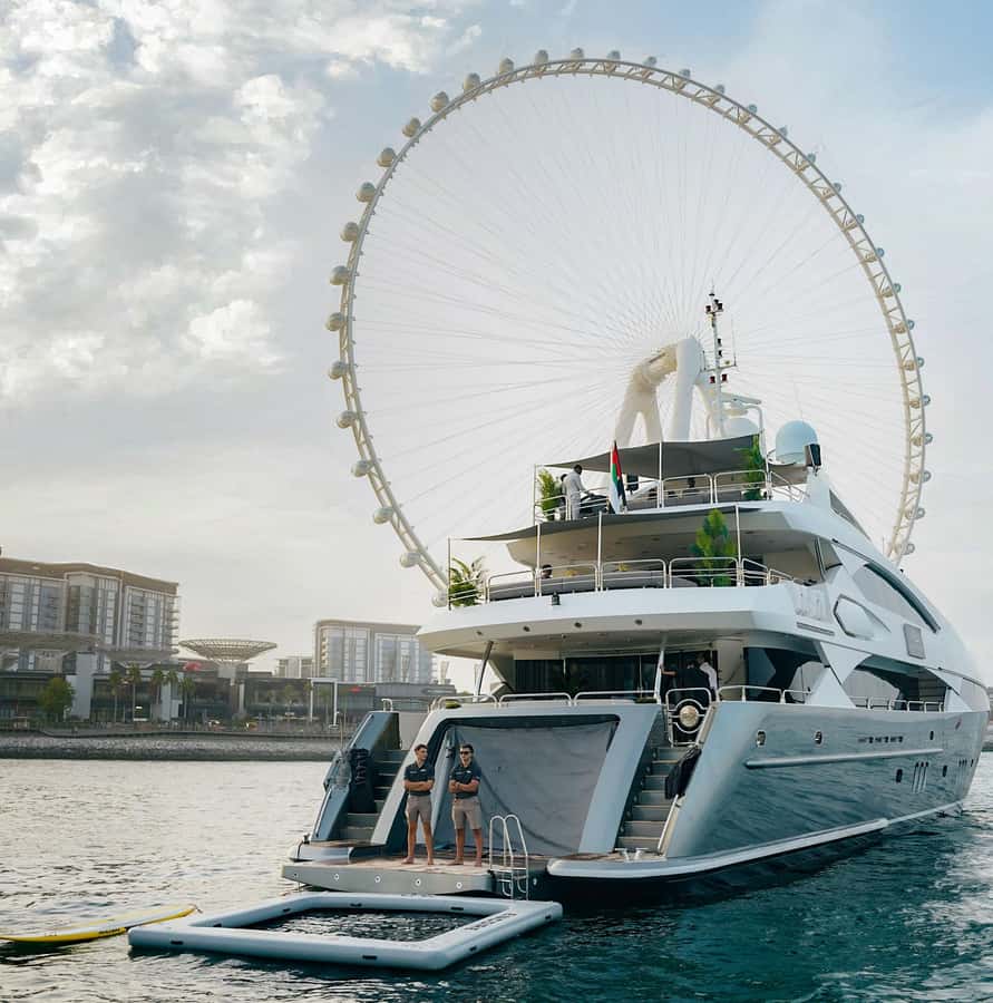 Sunseeker Superyacht: VIP Dinner, Premium Drinks& Live Music - What happens from Dubai Harbour