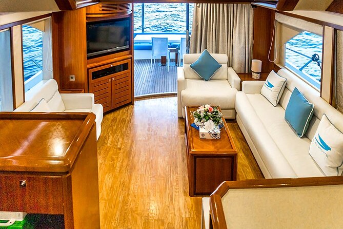 Sunset escape on Bluemoon 64ft from Dubai Marina to Atlantis - Who will enjoy this sunset yacht cruise?