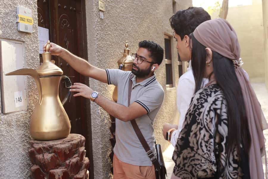 Walking Tour in Dubai. Souks, museums, Local Food Testing - Gold Souk: A Flashy Finish